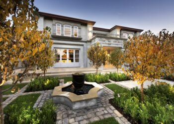 LUXURY EUROPEAN STYLE CUSTOM HOME