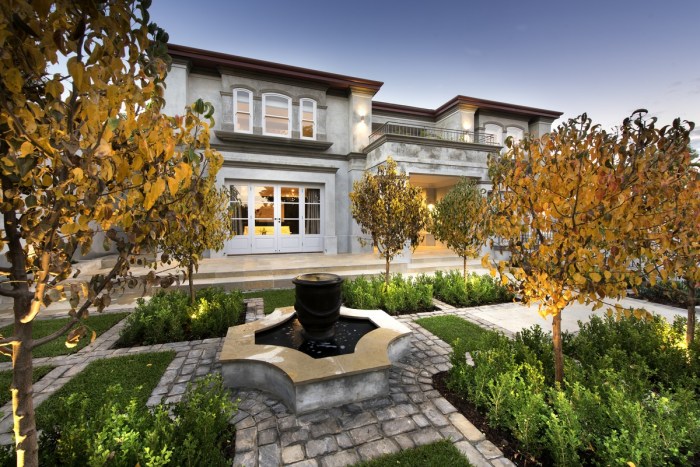 LUXURY EUROPEAN STYLE CUSTOM HOME LUXURY EUROPEAN STYLE CUSTOM HOME